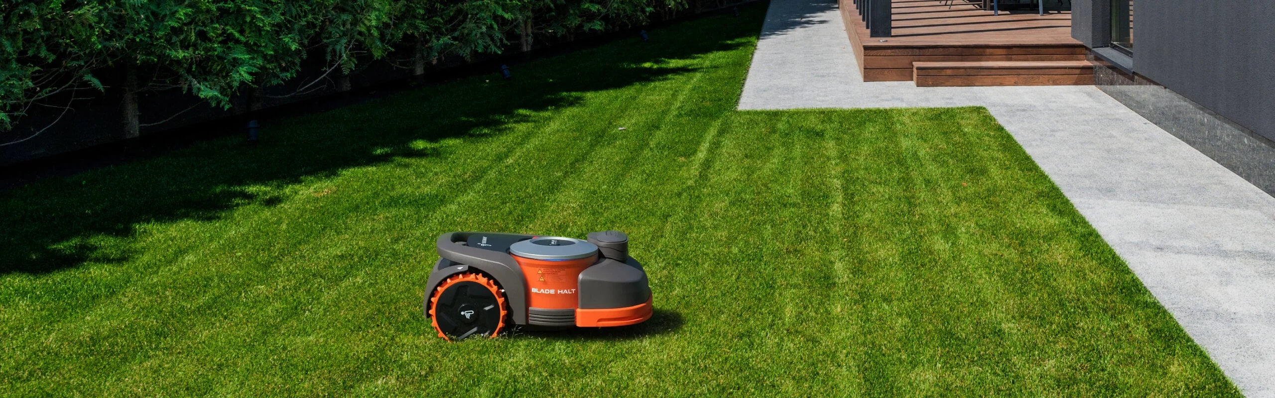 Segway navimow H series on grass