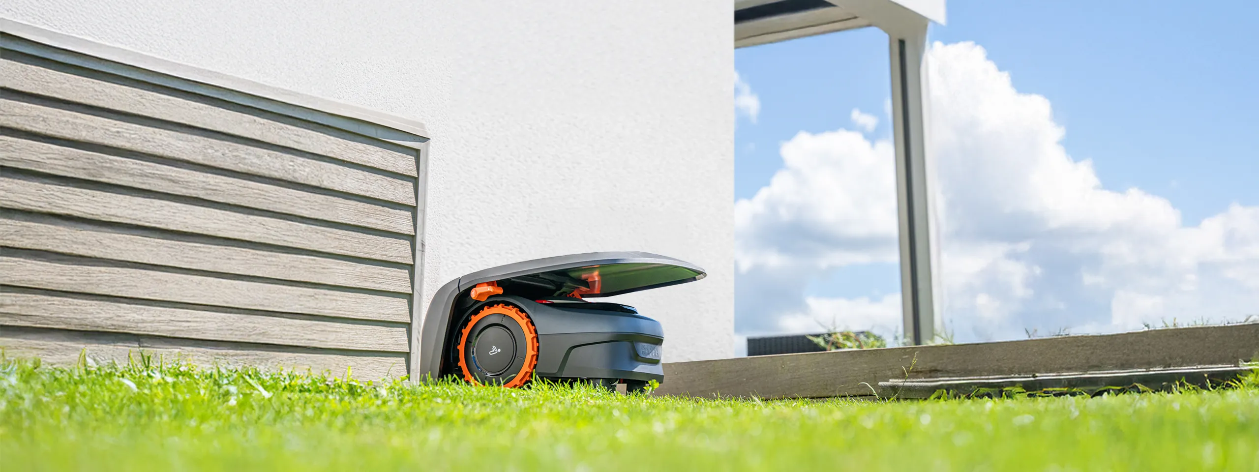 Segway navimow i series on grass